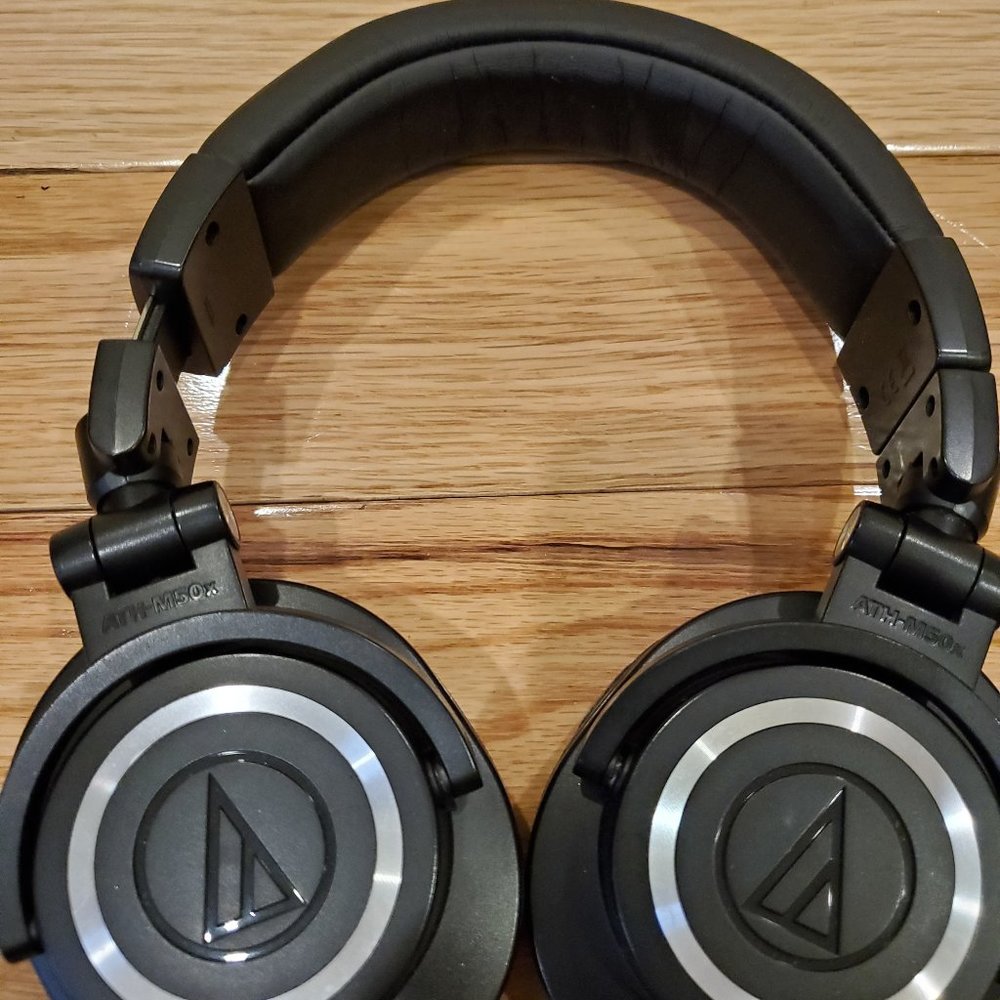 Audio-Technica ATH-M50x Closed-Back Monitor Headphones (Black)